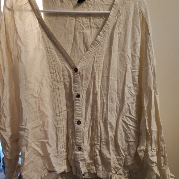 Brand is Insite off-white long sleeve button-down v-neck size 8 shirt - Picture 5 of 5